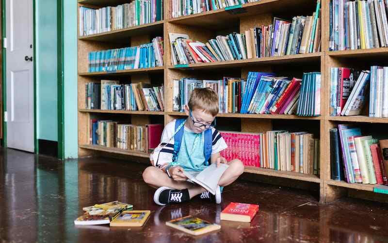 Crie um ambiente de leitura para estimular seu filho a ler