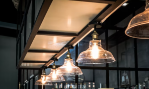 Aproveite espaços abertos e integrados para uma decoração industrial contemporânea
