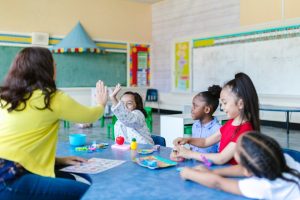 Entenda como os jogos podem impactar positivamente na aprendizagem infantil